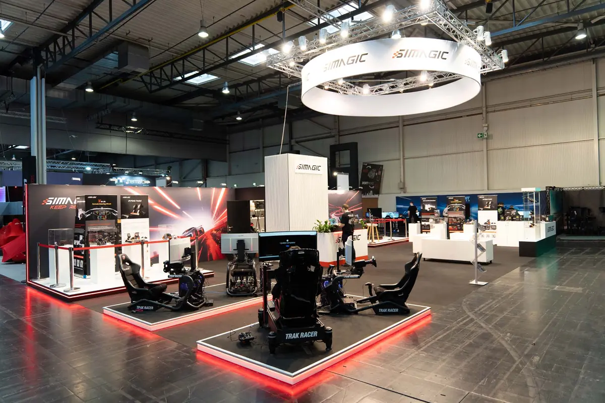 SimRacing-Messestand auf der ADAC SimRacing Expo